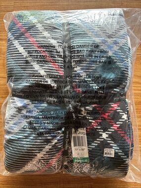 Vera Bradley Oversized Throw Blanket (NWT)